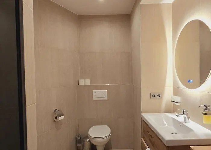 Elegance Lux Living 212